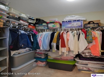 Orphan Lane, Shelbyville, Kentucky 40065, ,3 BathroomsBathrooms,For Sale,Orphan Lane,HK24003127