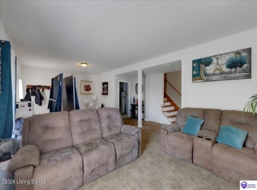 Orphan Lane, Shelbyville, Kentucky 40065, ,3 BathroomsBathrooms,For Sale,Orphan Lane,HK24003127