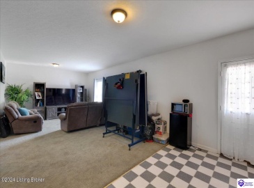 Orphan Lane, Shelbyville, Kentucky 40065, ,3 BathroomsBathrooms,For Sale,Orphan Lane,HK24003127