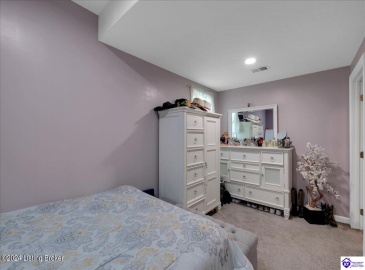 Orphan Lane, Shelbyville, Kentucky 40065, ,3 BathroomsBathrooms,For Sale,Orphan Lane,HK24003127