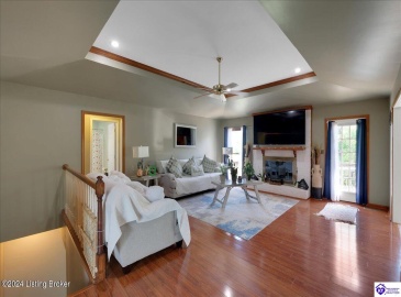 Orphan Lane, Shelbyville, Kentucky 40065, ,3 BathroomsBathrooms,For Sale,Orphan Lane,HK24003127