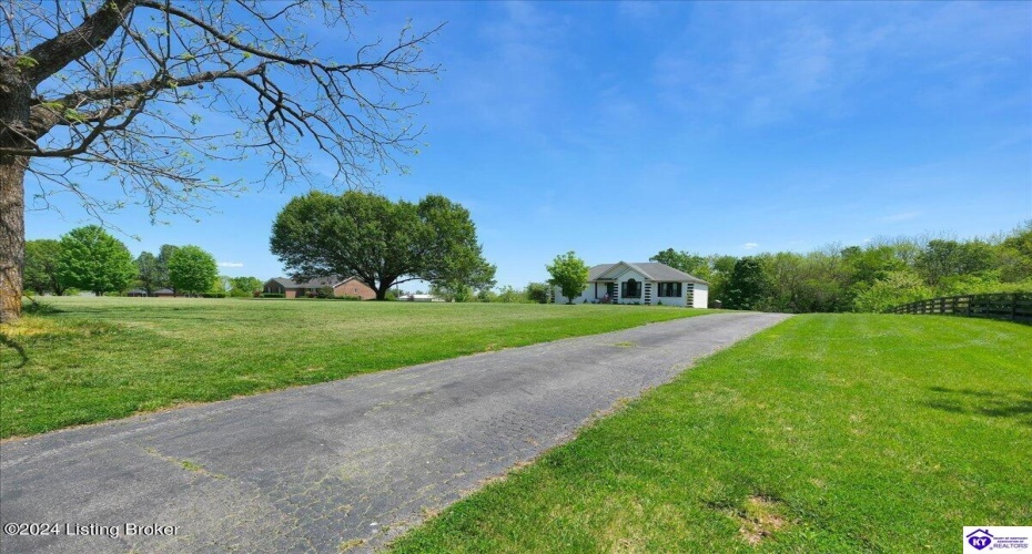 Orphan Lane, Shelbyville, Kentucky 40065, ,3 BathroomsBathrooms,For Sale,Orphan Lane,HK24003127 Orphan Lane, Shelbyville, Kentucky 40065, ,3 BathroomsBathrooms,For Sale,Orphan Lane,HK24003127