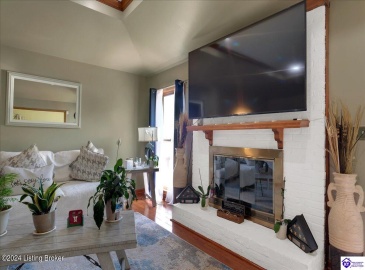 Orphan Lane, Shelbyville, Kentucky 40065, ,3 BathroomsBathrooms,For Sale,Orphan Lane,HK24003127