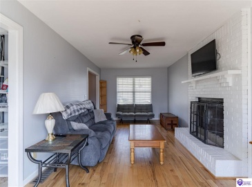 Darrell Drive, Elizabethtown, Kentucky 42701, ,3 BathroomsBathrooms,For Sale,Darrell Drive,HK24000442