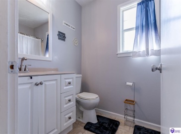 Darrell Drive, Elizabethtown, Kentucky 42701, ,3 BathroomsBathrooms,For Sale,Darrell Drive,HK24000442