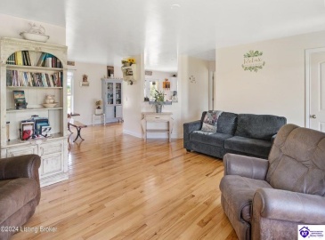 C T Hogan Lane, Hardyville, Kentucky 42746, ,2 BathroomsBathrooms,For Sale,C T Hogan Lane,HK24003139