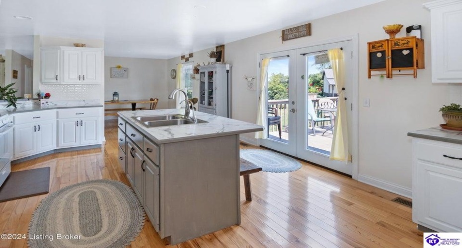 C T Hogan Lane, Hardyville, Kentucky 42746, ,2 BathroomsBathrooms,For Sale,C T Hogan Lane,HK24003139