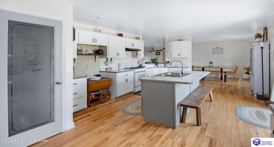 C T Hogan Lane, Hardyville, Kentucky 42746, ,2 BathroomsBathrooms,For Sale,C T Hogan Lane,HK24003139