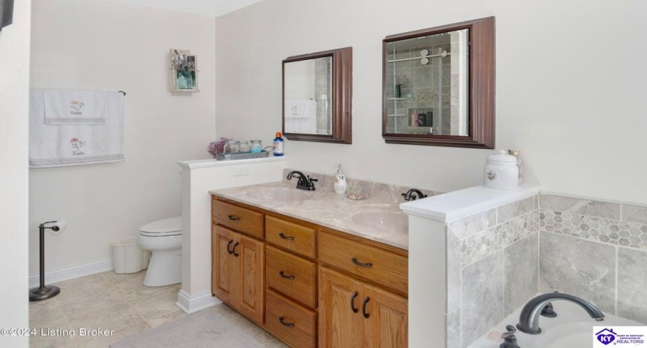 C T Hogan Lane, Hardyville, Kentucky 42746, ,2 BathroomsBathrooms,For Sale,C T Hogan Lane,HK24003139