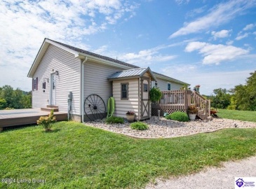 C T Hogan Lane, Hardyville, Kentucky 42746, ,2 BathroomsBathrooms,For Sale,C T Hogan Lane,HK24003139