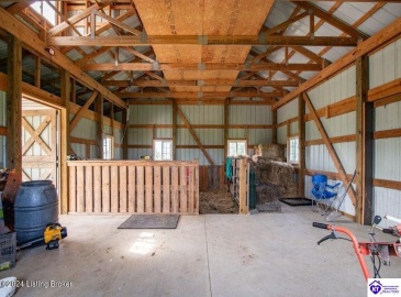 C T Hogan Lane, Hardyville, Kentucky 42746, ,2 BathroomsBathrooms,For Sale,C T Hogan Lane,HK24003139