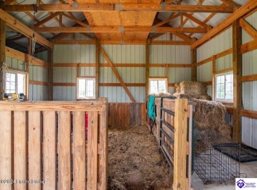 C T Hogan Lane, Hardyville, Kentucky 42746, ,2 BathroomsBathrooms,For Sale,C T Hogan Lane,HK24003139