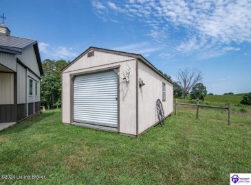 C T Hogan Lane, Hardyville, Kentucky 42746, ,2 BathroomsBathrooms,For Sale,C T Hogan Lane,HK24003139