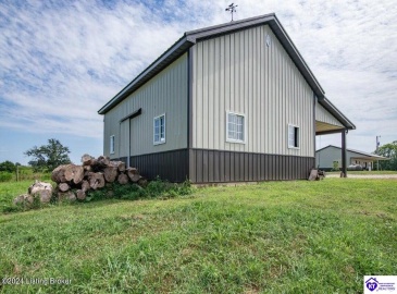 C T Hogan Lane, Hardyville, Kentucky 42746, ,2 BathroomsBathrooms,For Sale,C T Hogan Lane,HK24003139