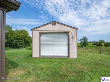 C T Hogan Lane, Hardyville, Kentucky 42746, ,2 BathroomsBathrooms,For Sale,C T Hogan Lane,HK24003139