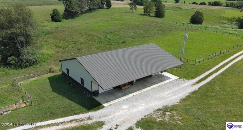 C T Hogan Lane, Hardyville, Kentucky 42746, ,2 BathroomsBathrooms,For Sale,C T Hogan Lane,HK24003139