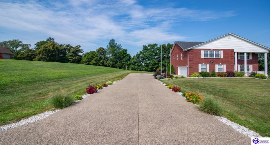 Rembrandt Drive, Elizabethtown, Kentucky 42701, ,3 BathroomsBathrooms,For Sale,Rembrandt Drive,HK24003151