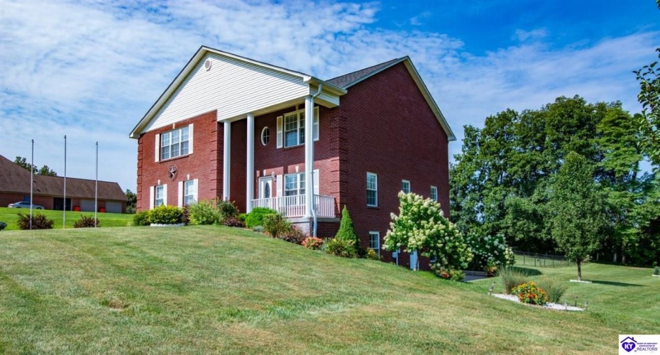 Rembrandt Drive, Elizabethtown, Kentucky 42701, ,3 BathroomsBathrooms,For Sale,Rembrandt Drive,HK24003151