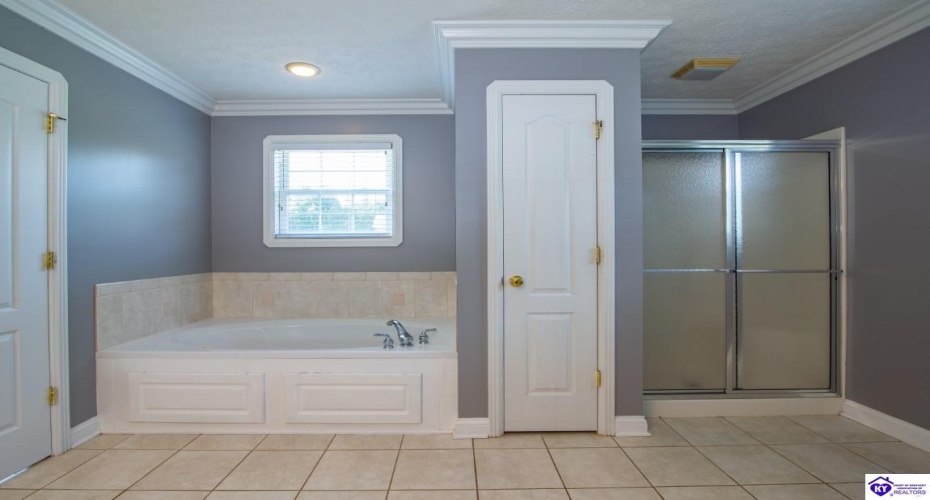Rembrandt Drive, Elizabethtown, Kentucky 42701, ,3 BathroomsBathrooms,For Sale,Rembrandt Drive,HK24003151