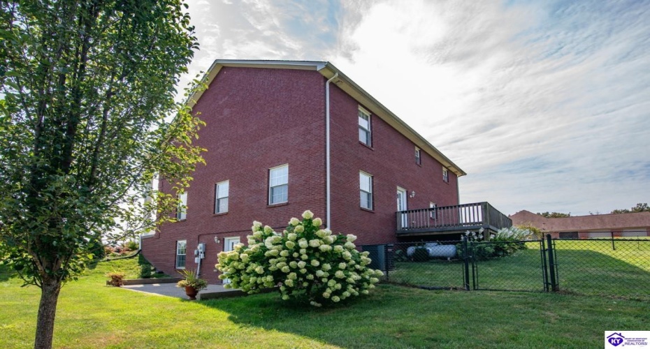 Rembrandt Drive, Elizabethtown, Kentucky 42701, ,3 BathroomsBathrooms,For Sale,Rembrandt Drive,HK24003151