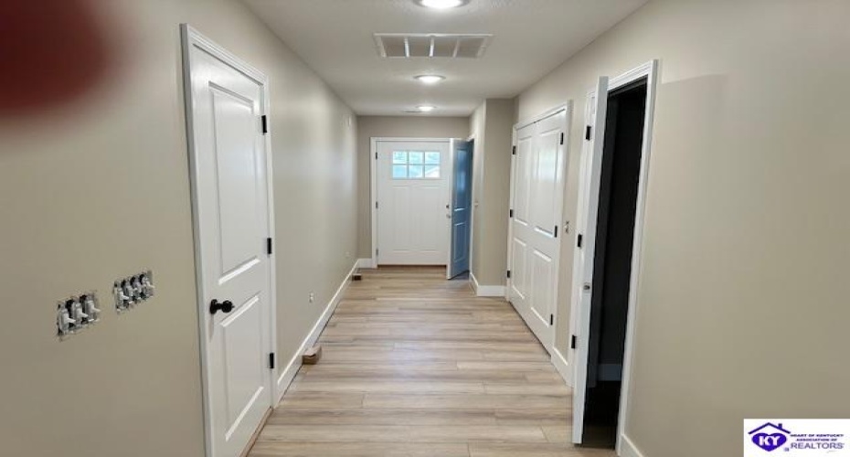 Hunter Lane, Elizabethtown, Kentucky 42701, ,3 BathroomsBathrooms,For Sale,Hunter Lane,HK24003170