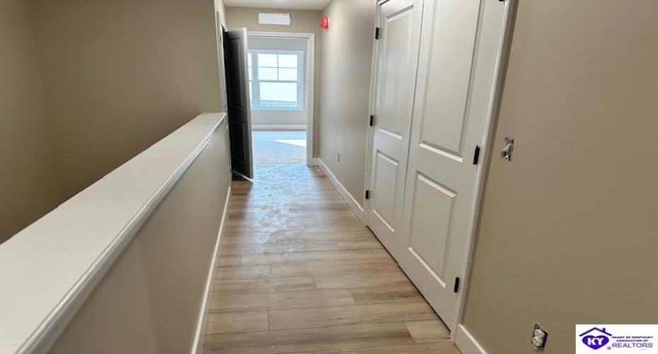 Hunter Lane, Elizabethtown, Kentucky 42701, ,3 BathroomsBathrooms,For Sale,Hunter Lane,HK24003171