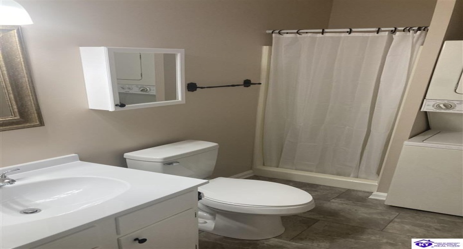 Freeman Green Drive, Elizabethtown, Kentucky 42701, ,2 BathroomsBathrooms,For Sale,Freeman Green Drive,HK24003177