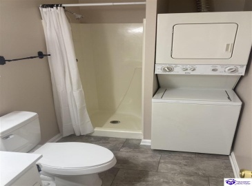 Freeman Green Drive, Elizabethtown, Kentucky 42701, ,2 BathroomsBathrooms,For Sale,Freeman Green Drive,HK24003177