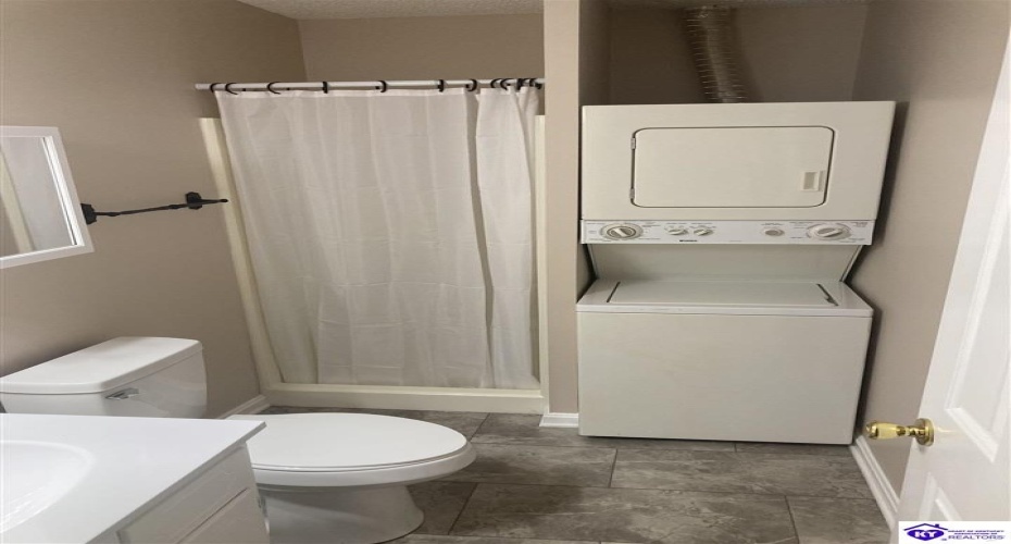 Freeman Green Drive, Elizabethtown, Kentucky 42701, ,2 BathroomsBathrooms,For Sale,Freeman Green Drive,HK24003177