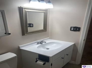 Freeman Green Drive, Elizabethtown, Kentucky 42701, ,2 BathroomsBathrooms,For Sale,Freeman Green Drive,HK24003177