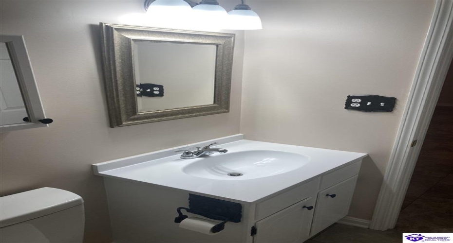 Freeman Green Drive, Elizabethtown, Kentucky 42701, ,2 BathroomsBathrooms,For Sale,Freeman Green Drive,HK24003177