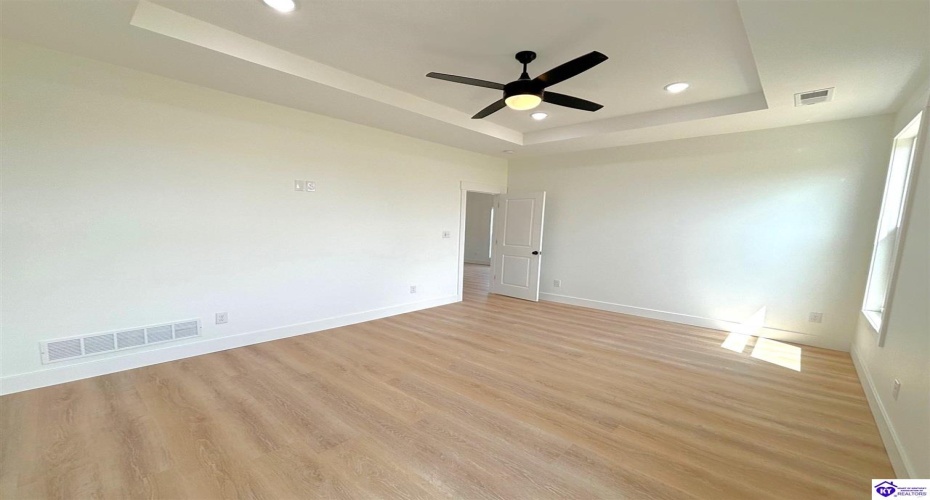 Martha Miles Ct, Brandenburg, Kentucky 40108, ,2 BathroomsBathrooms,For Sale,Martha Miles Ct,HK24003198