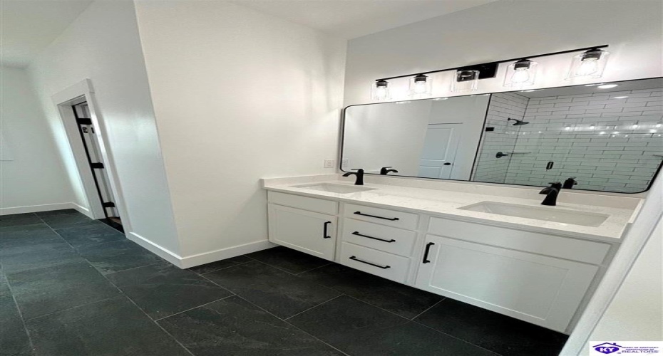 Martha Miles Ct, Brandenburg, Kentucky 40108, ,2 BathroomsBathrooms,For Sale,Martha Miles Ct,HK24003198