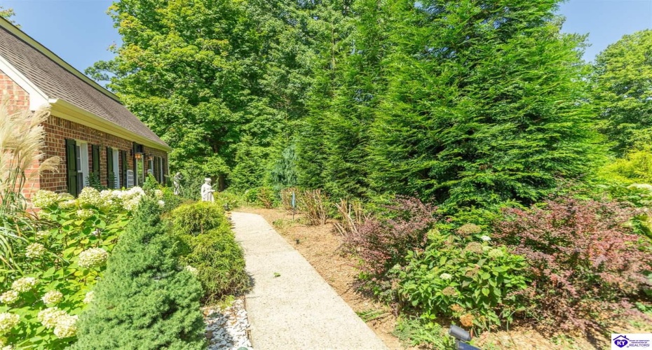 Mayapple Lane, Elizabethtown, Kentucky 42701, ,3 BathroomsBathrooms,For Sale,Mayapple Lane,HK24003215