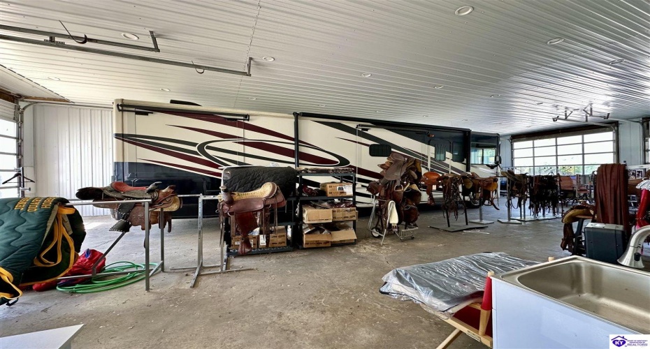 Lower River Road, Louisville, Kentucky 40272, ,2 BathroomsBathrooms,For Sale,Lower River Road,HK24003216