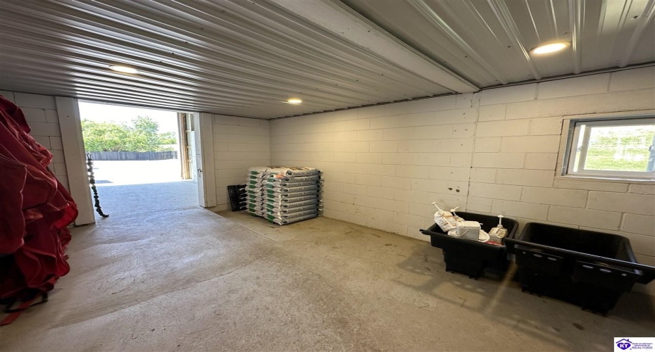 Lower River Road, Louisville, Kentucky 40272, ,2 BathroomsBathrooms,For Sale,Lower River Road,HK24003216