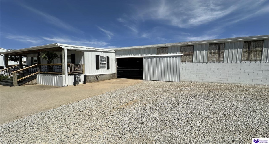 Lower River Road, Louisville, Kentucky 40272, ,2 BathroomsBathrooms,For Sale,Lower River Road,HK24003216