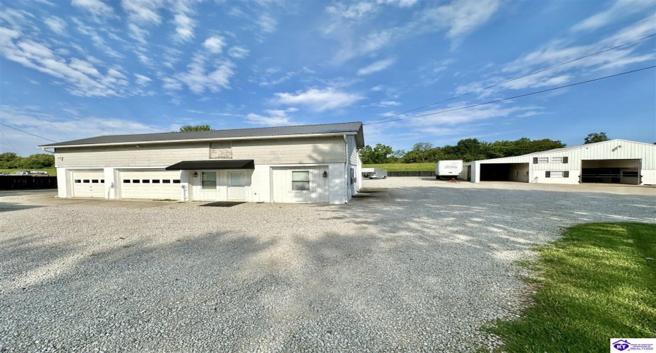 Lower River Road, Louisville, Kentucky 40272, ,2 BathroomsBathrooms,For Sale,Lower River Road,HK24003216