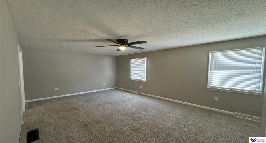 Peachtree Street, Elizabethtown, Kentucky 42701, ,2 BathroomsBathrooms,For Sale,Peachtree Street,HK24003222