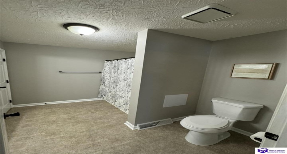 Peachtree Street, Elizabethtown, Kentucky 42701, ,2 BathroomsBathrooms,For Sale,Peachtree Street,HK24003222