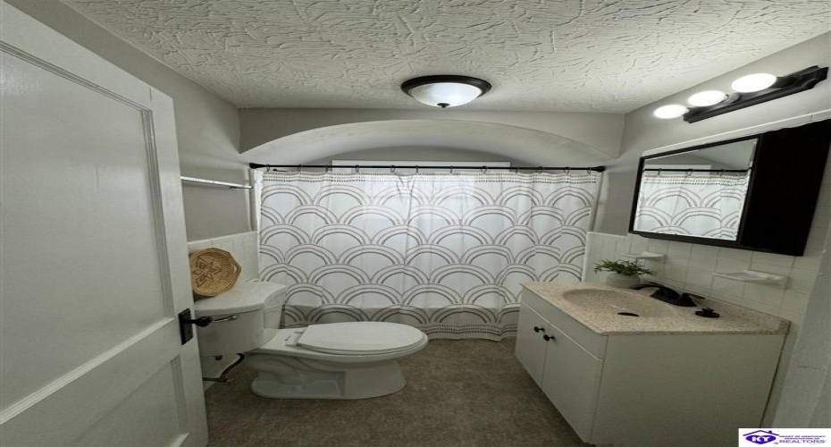 Peachtree Street, Elizabethtown, Kentucky 42701, ,2 BathroomsBathrooms,For Sale,Peachtree Street,HK24003222