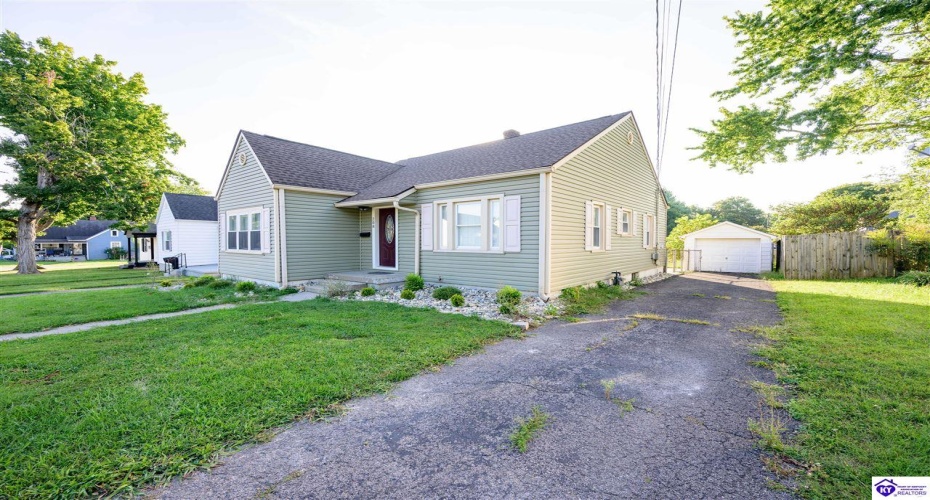 Peachtree Street, Elizabethtown, Kentucky 42701, ,2 BathroomsBathrooms,For Sale,Peachtree Street,HK24003222