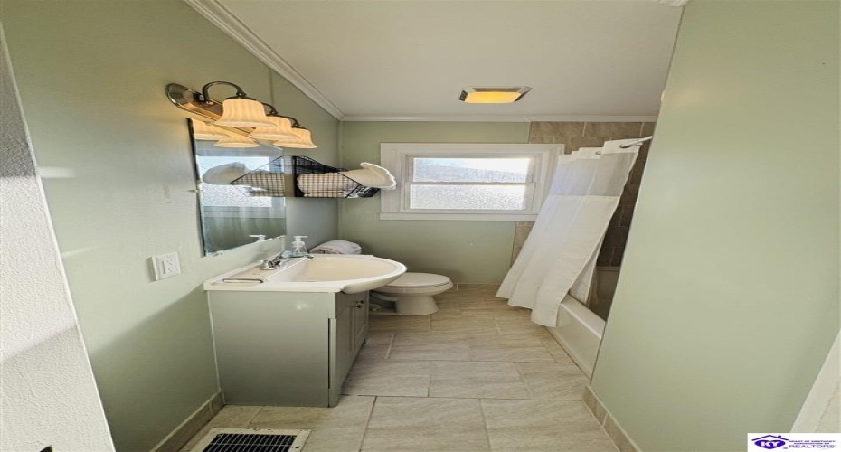 Churchill Court, Elizabethtown, Kentucky 42701, ,2 BathroomsBathrooms,For Sale,Churchill Court,HK24003226