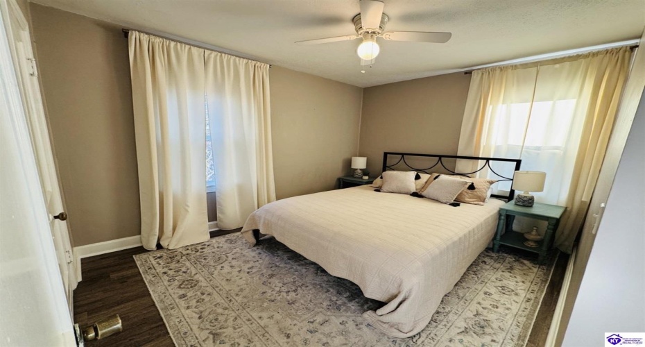 Churchill Court, Elizabethtown, Kentucky 42701, ,2 BathroomsBathrooms,For Sale,Churchill Court,HK24003226