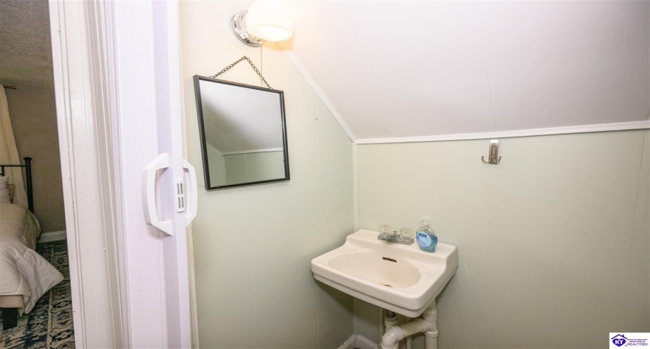 Churchill Court, Elizabethtown, Kentucky 42701, ,2 BathroomsBathrooms,For Sale,Churchill Court,HK24003226