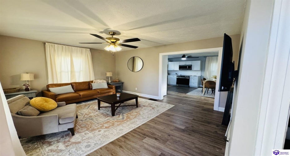 Churchill Court, Elizabethtown, Kentucky 42701, ,2 BathroomsBathrooms,For Sale,Churchill Court,HK24003226