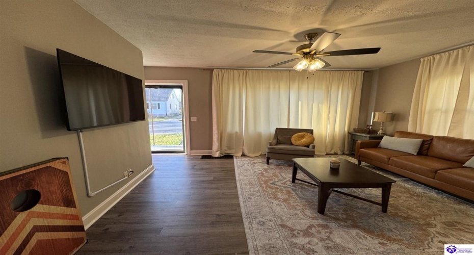 Churchill Court, Elizabethtown, Kentucky 42701, ,2 BathroomsBathrooms,For Sale,Churchill Court,HK24003226