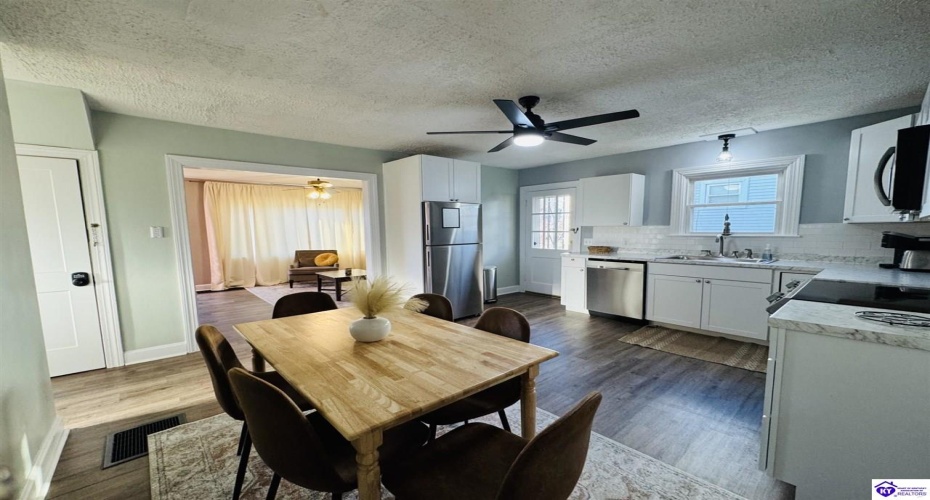 Churchill Court, Elizabethtown, Kentucky 42701, ,2 BathroomsBathrooms,For Sale,Churchill Court,HK24003226