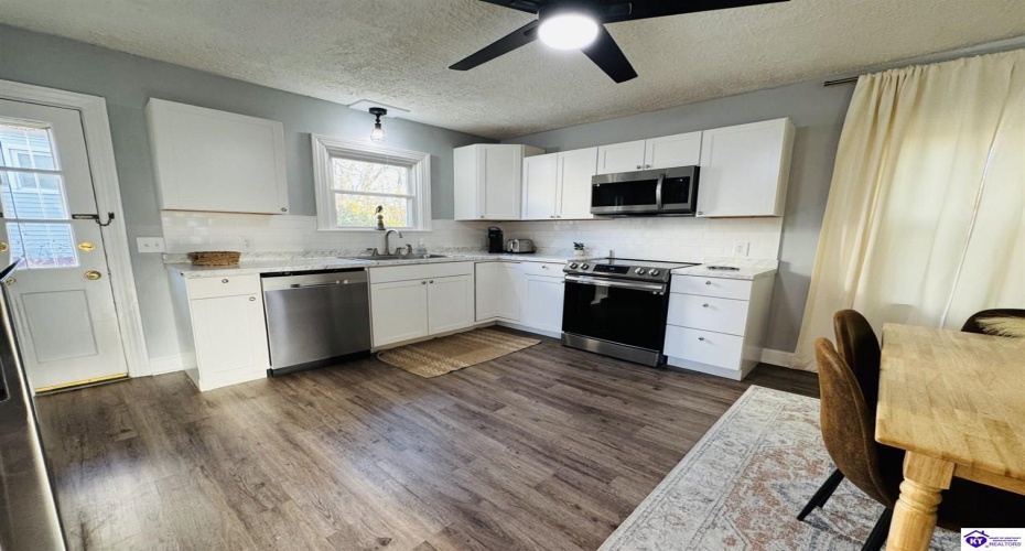 Churchill Court, Elizabethtown, Kentucky 42701, ,2 BathroomsBathrooms,For Sale,Churchill Court,HK24003226