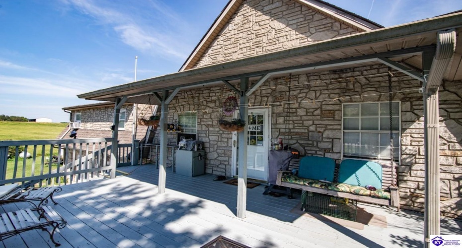 Berrytown Road, Rineyville, Kentucky 40162, ,3 BathroomsBathrooms,For Sale,Berrytown Road,HK23003433